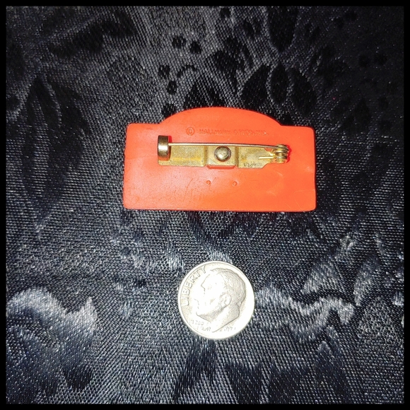 Vintage Hallmark "Merry Christmas" Sign Brooch, Pin - Picture 3 of 3